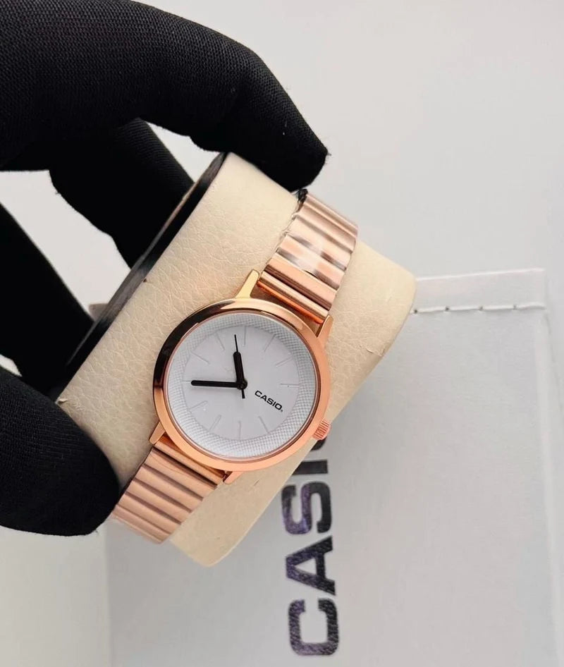 Minimalist Analog Watch with Gold-Tone Metal Strap