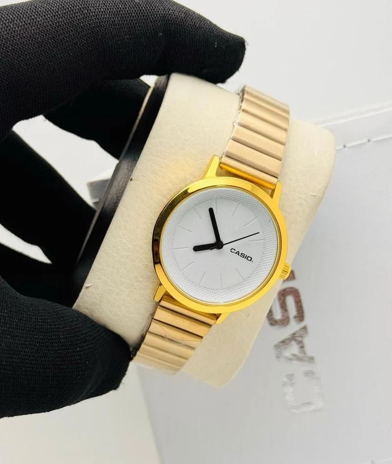 Minimalist Analog Watch with Gold-Tone Metal Strap